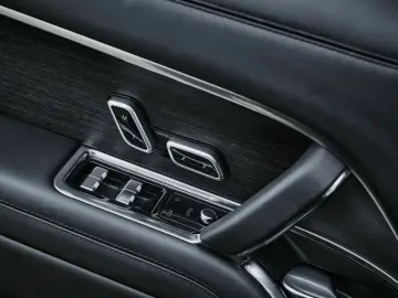 Range Rover P550e Autobiography SWB