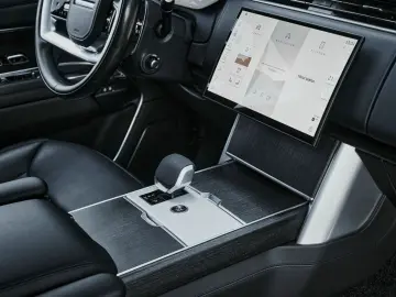 Range Rover P550e Autobiography SWB