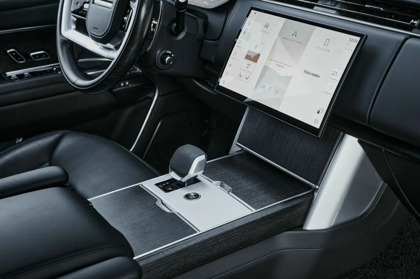 Range Rover P550e Autobiography SWB