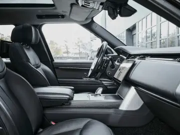 Range Rover P550e Autobiography SWB