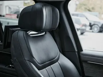 Range Rover P550e Autobiography SWB