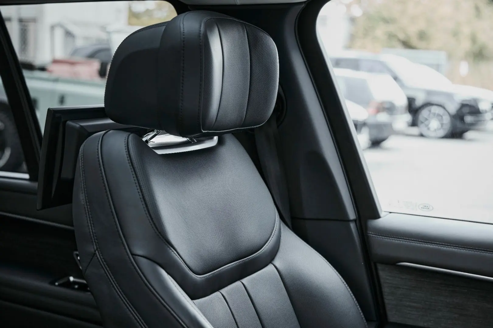 Range Rover P550e Autobiography SWB