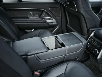 Range Rover P550e Autobiography SWB