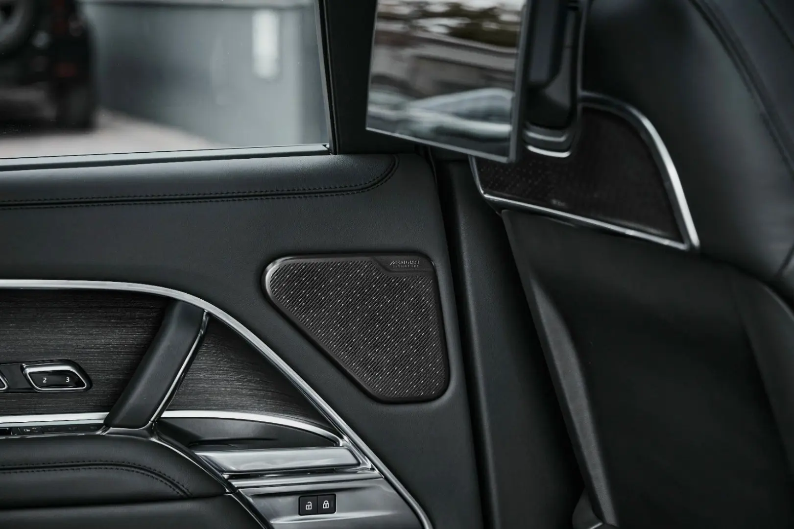 Range Rover P550e Autobiography SWB