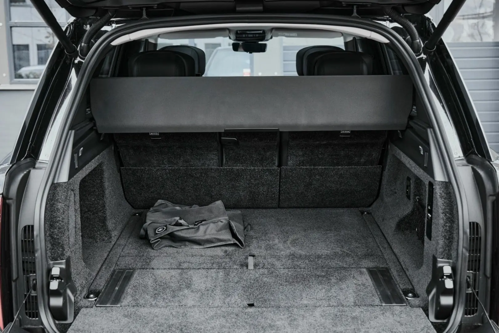 Range Rover P550e Autobiography SWB