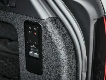 Range Rover P550e Autobiography SWB