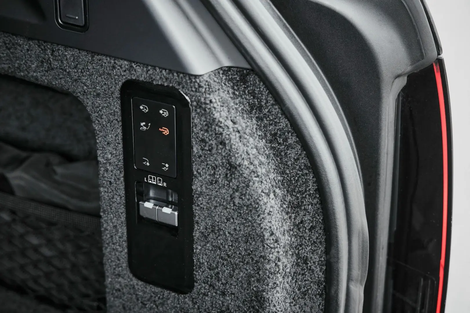 Range Rover P550e Autobiography SWB