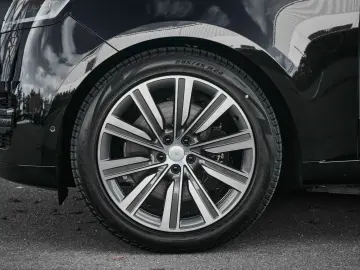 Range Rover P550e Autobiography SWB