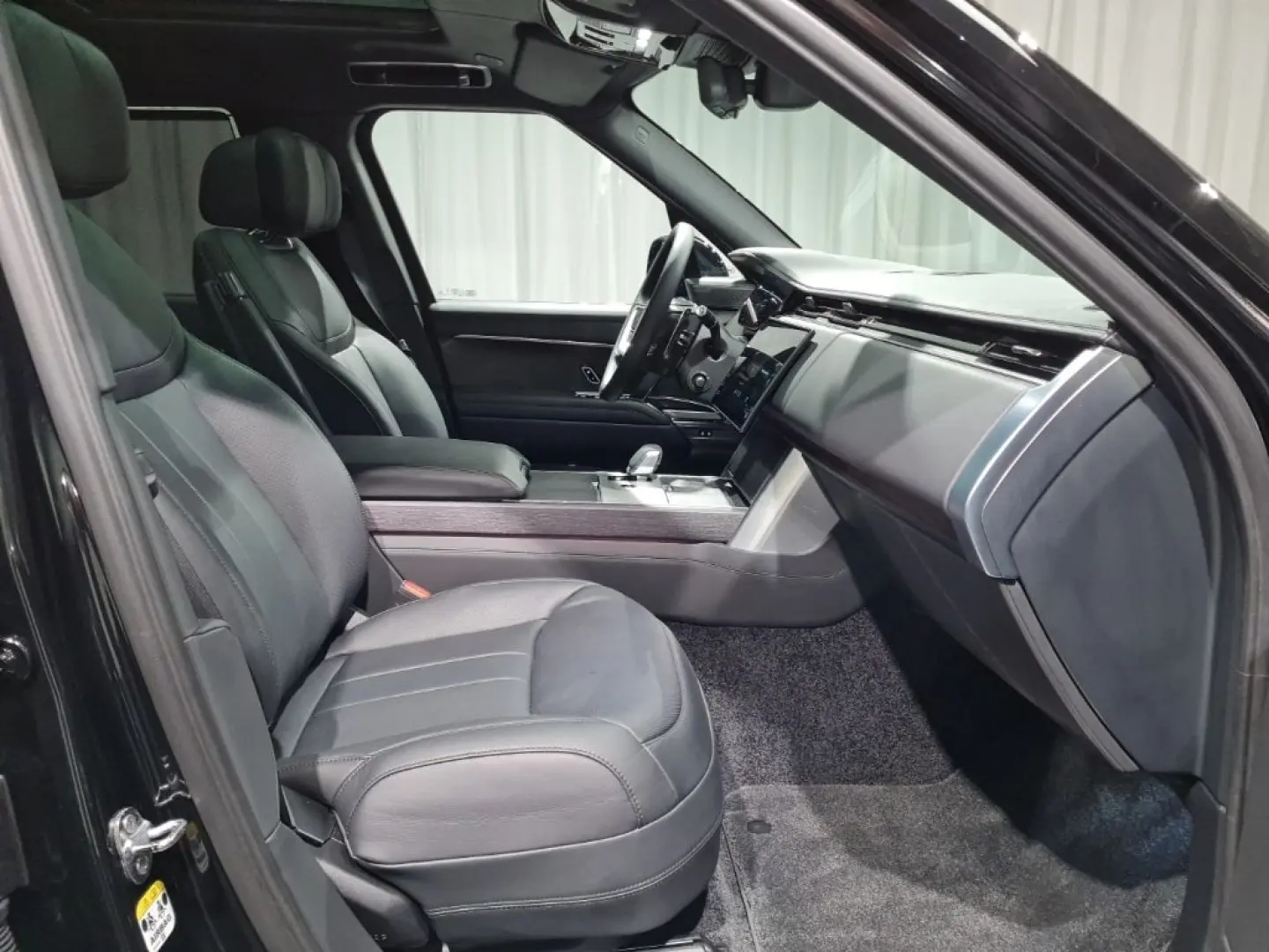 Range Rover P550e Autobiography