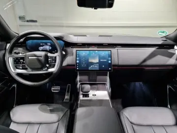 Range Rover P550e Autobiography