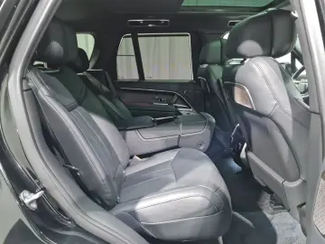 Range Rover P550e Autobiography