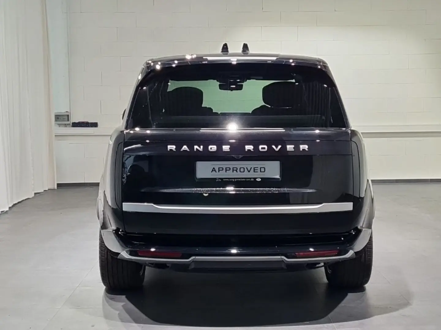 Range Rover P550e Autobiography