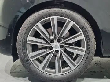 Range Rover P550e Autobiography