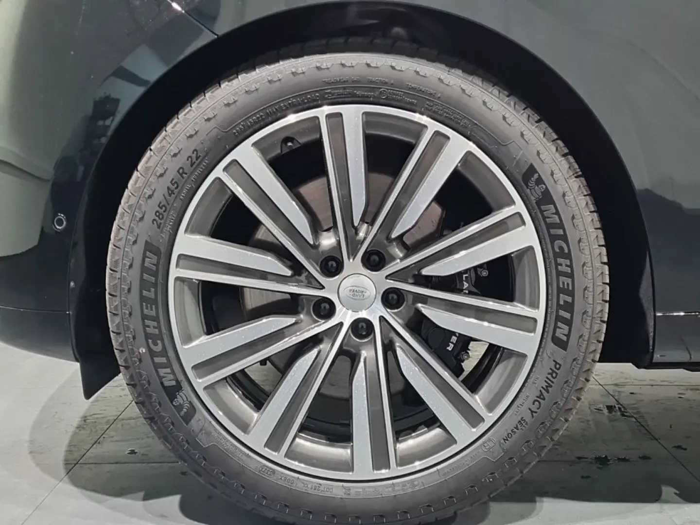 Range Rover P550e Autobiography