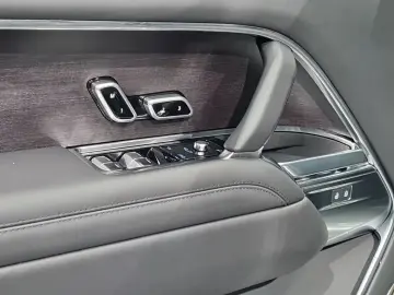 Range Rover P550e Autobiography