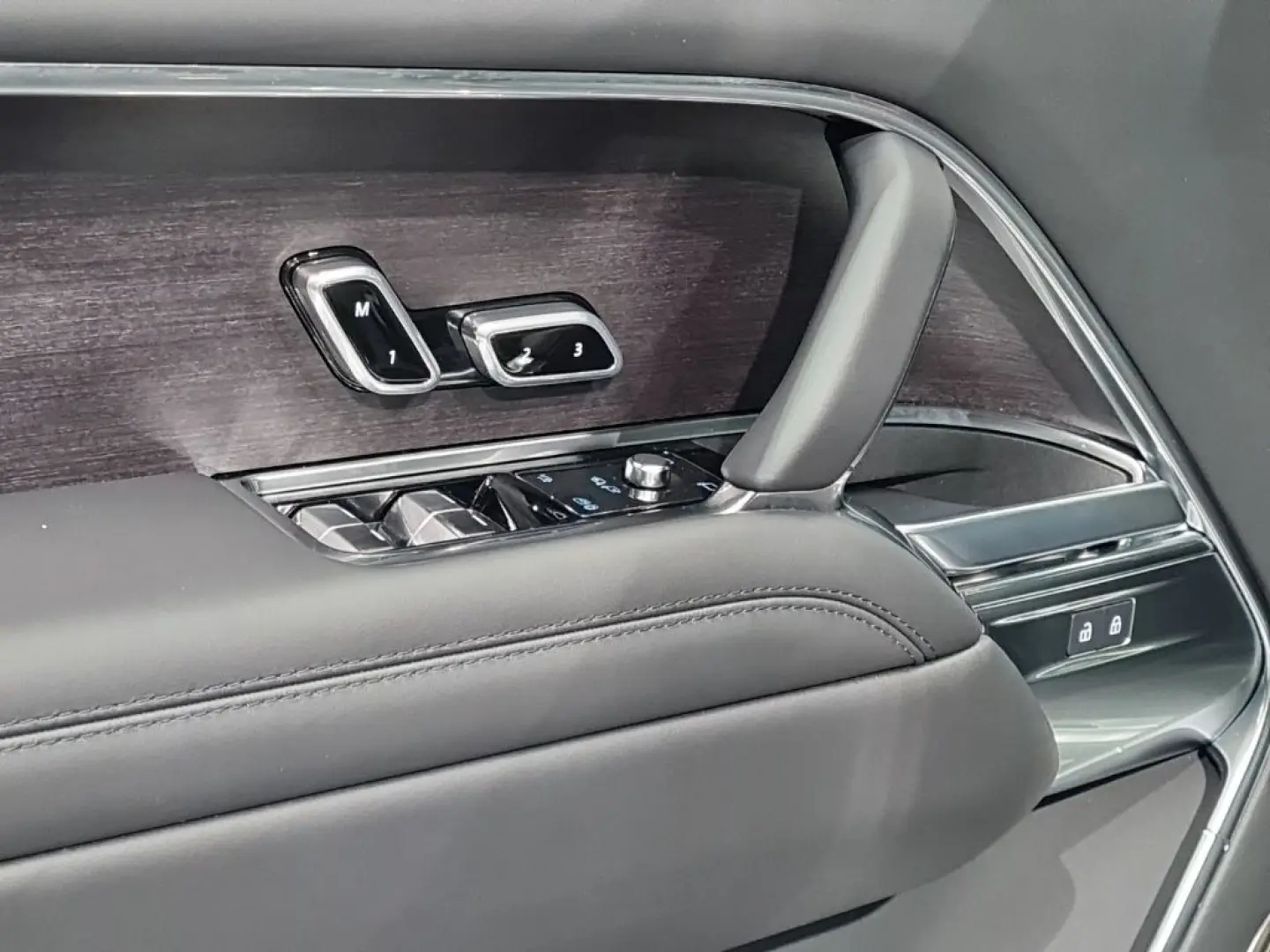 Range Rover P550e Autobiography