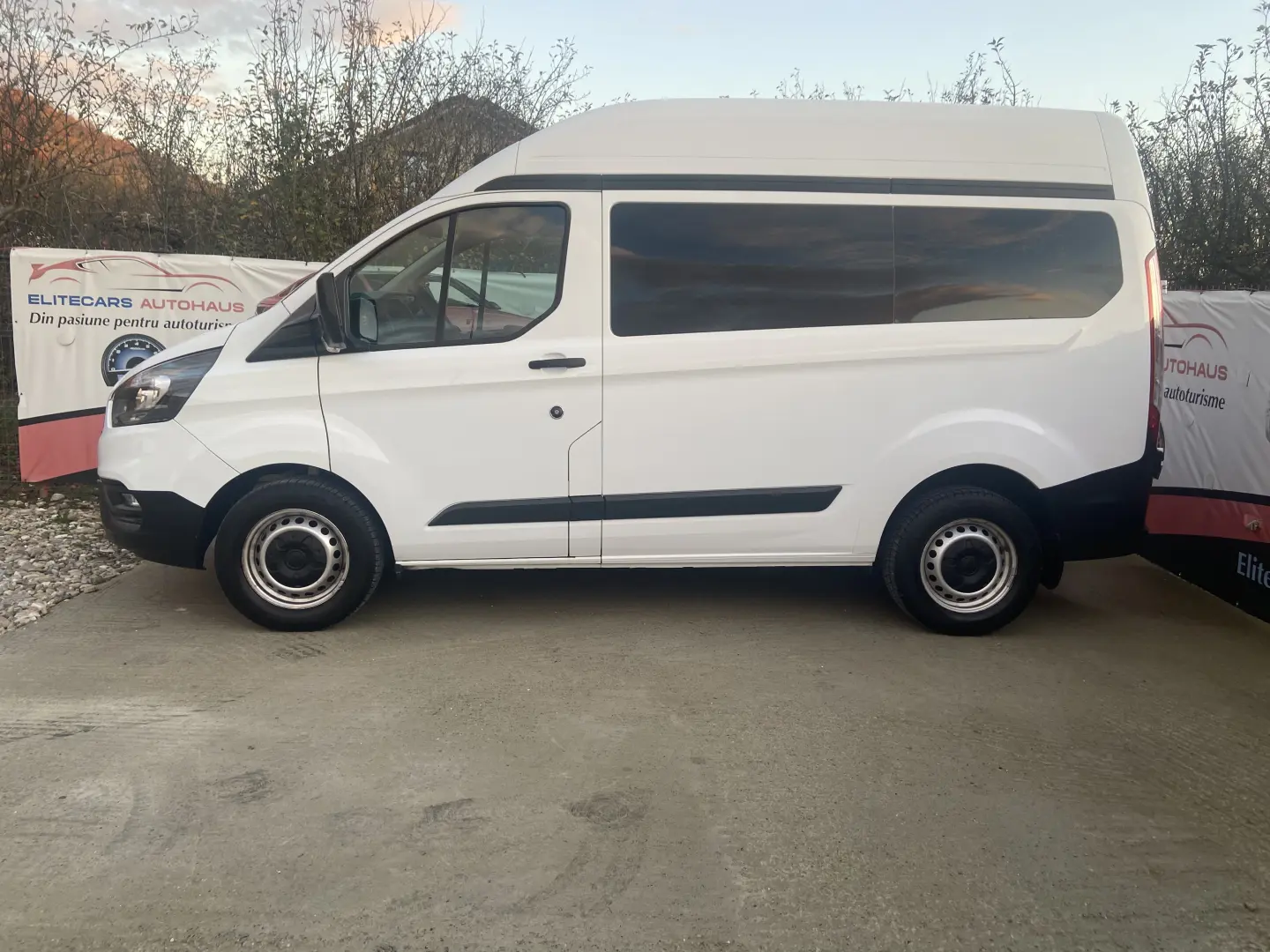 Ford Transit Custom Minibus  9 locuri  2020