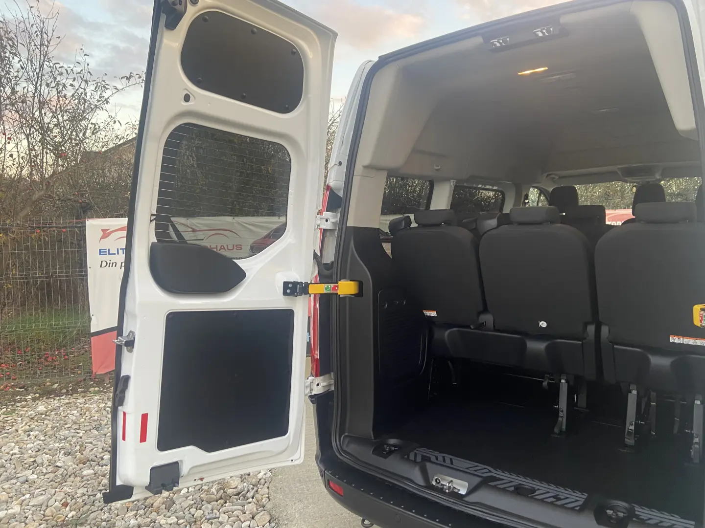 Ford Transit Custom Minibus  9 locuri  2020