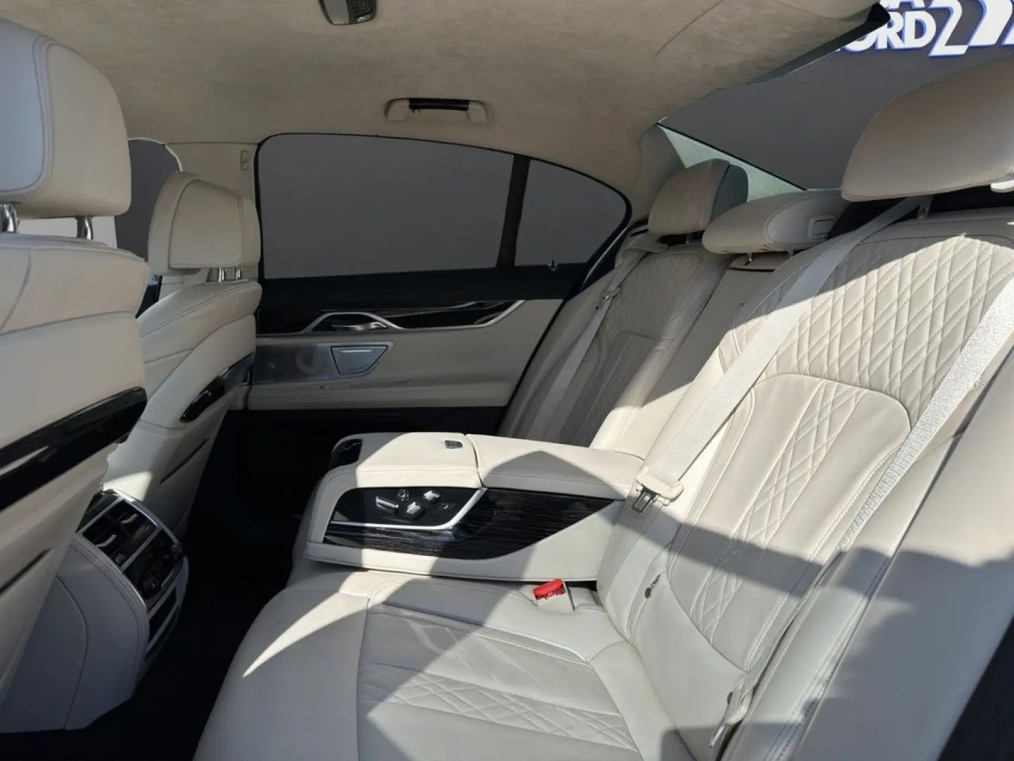 740d xDrive LASER HUD AKTIVSITZE 360  B&W 20