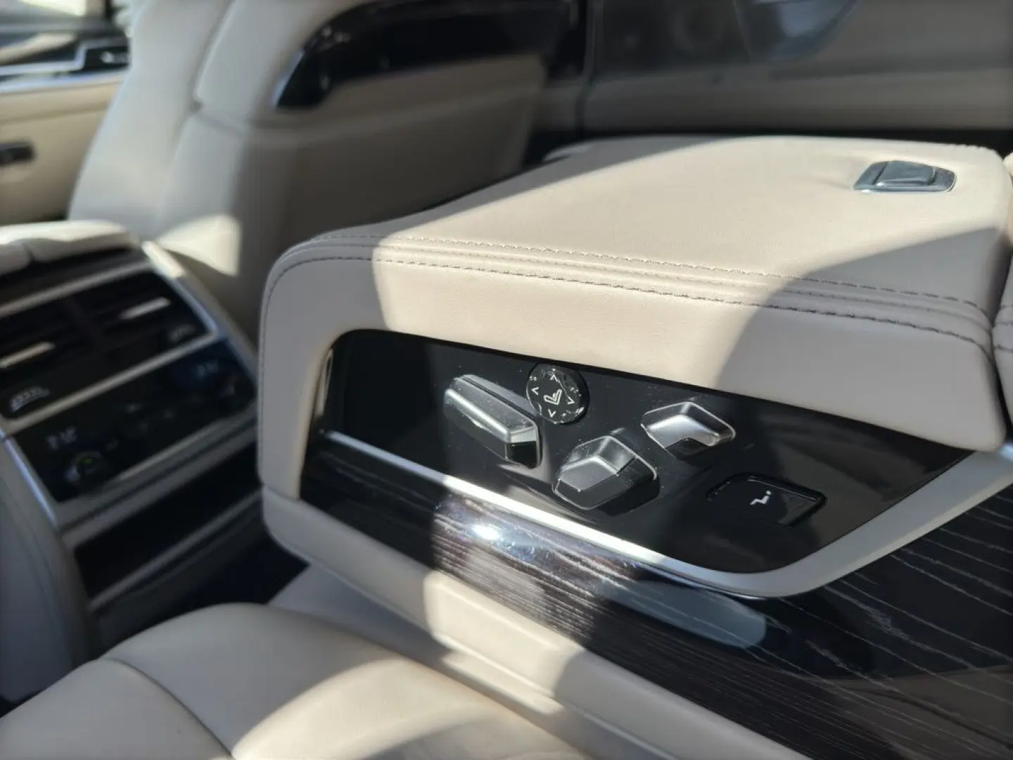 740d xDrive LASER HUD AKTIVSITZE 360  B&W 20