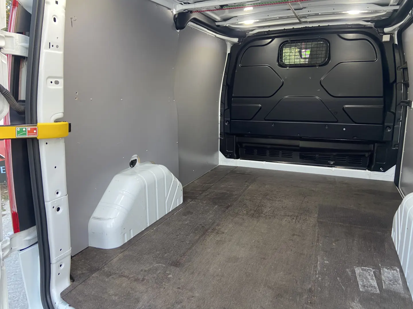 FORD TRANSIT CUSTOM  2020  181000km  L1-H1