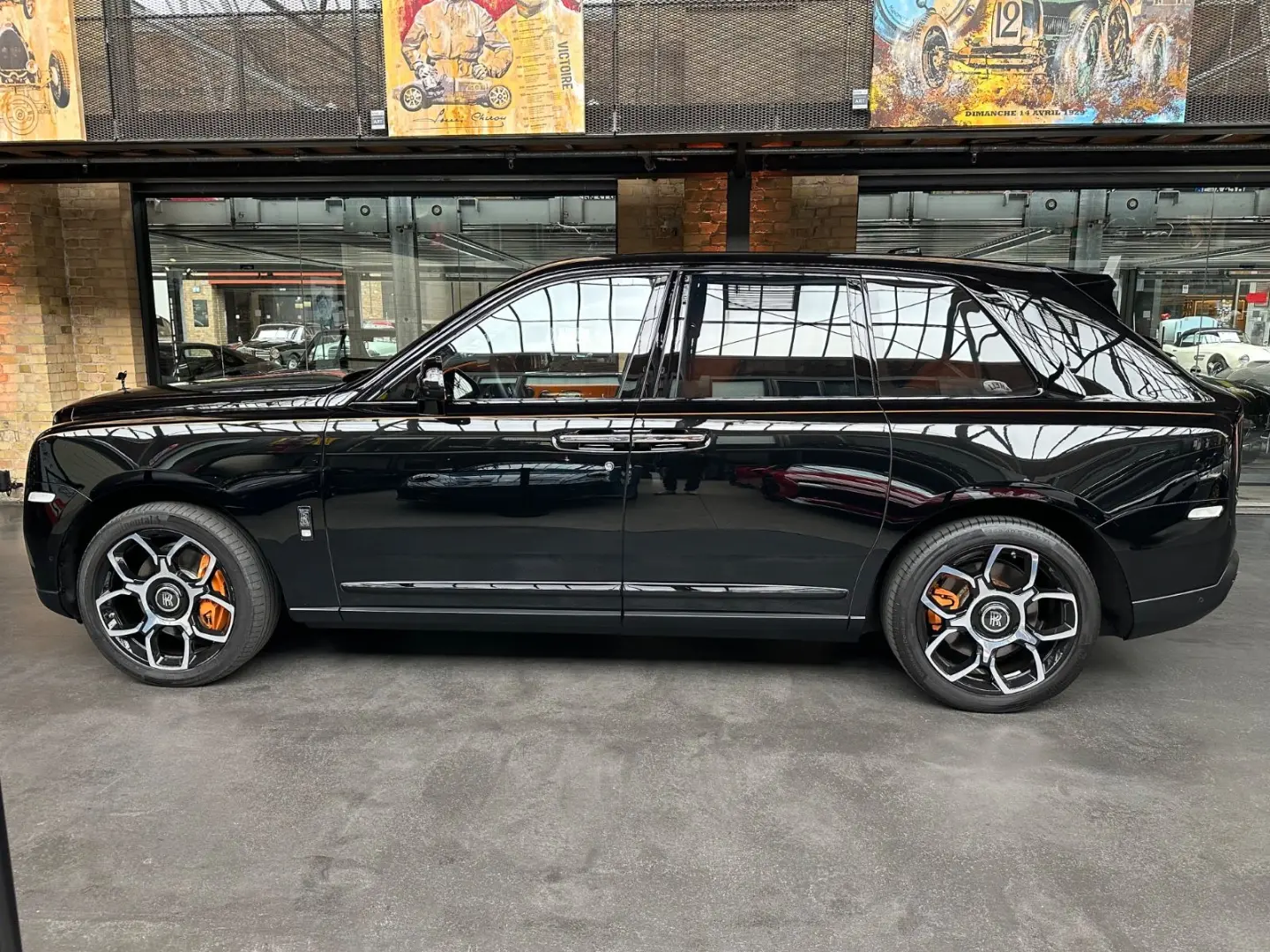 Cullinan Black Badge MY24  Mandarin  4 seat spec