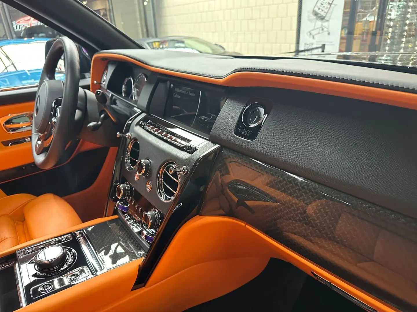 Cullinan Black Badge MY24  Mandarin  4 seat spec