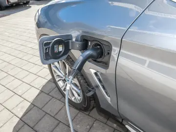 X3 xDrive30e RFK NAVI LED PDC V H DAB Parkass.