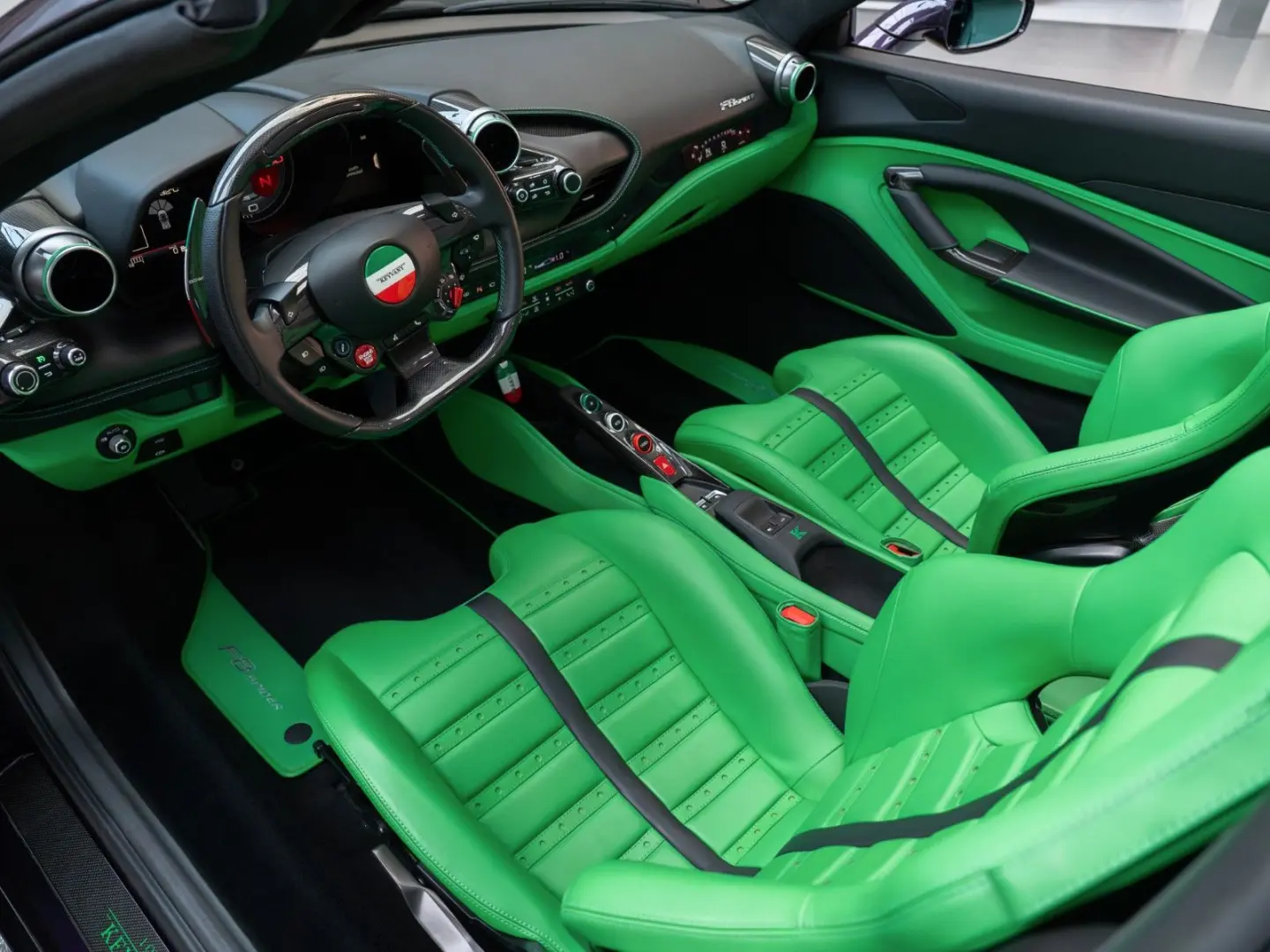 F8 SPIDER KEYVANY TAILR.MADE CARB.SEAT PAS.DISPL