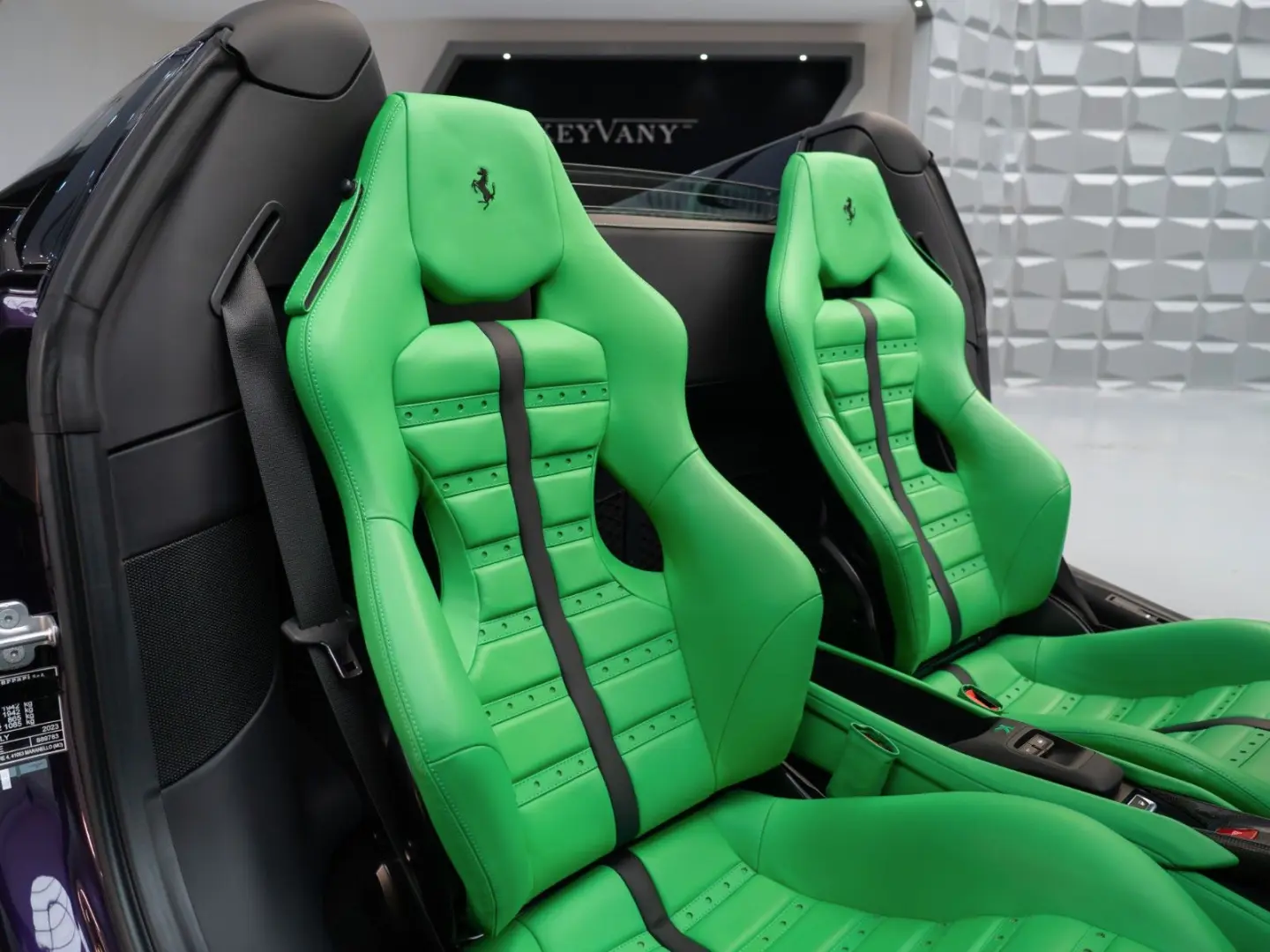 F8 SPIDER KEYVANY TAILR.MADE CARB.SEAT PAS.DISPL