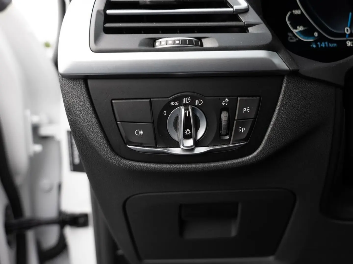 X3 Impressive PANO AHK HUD 360  LED ACC W-LAN