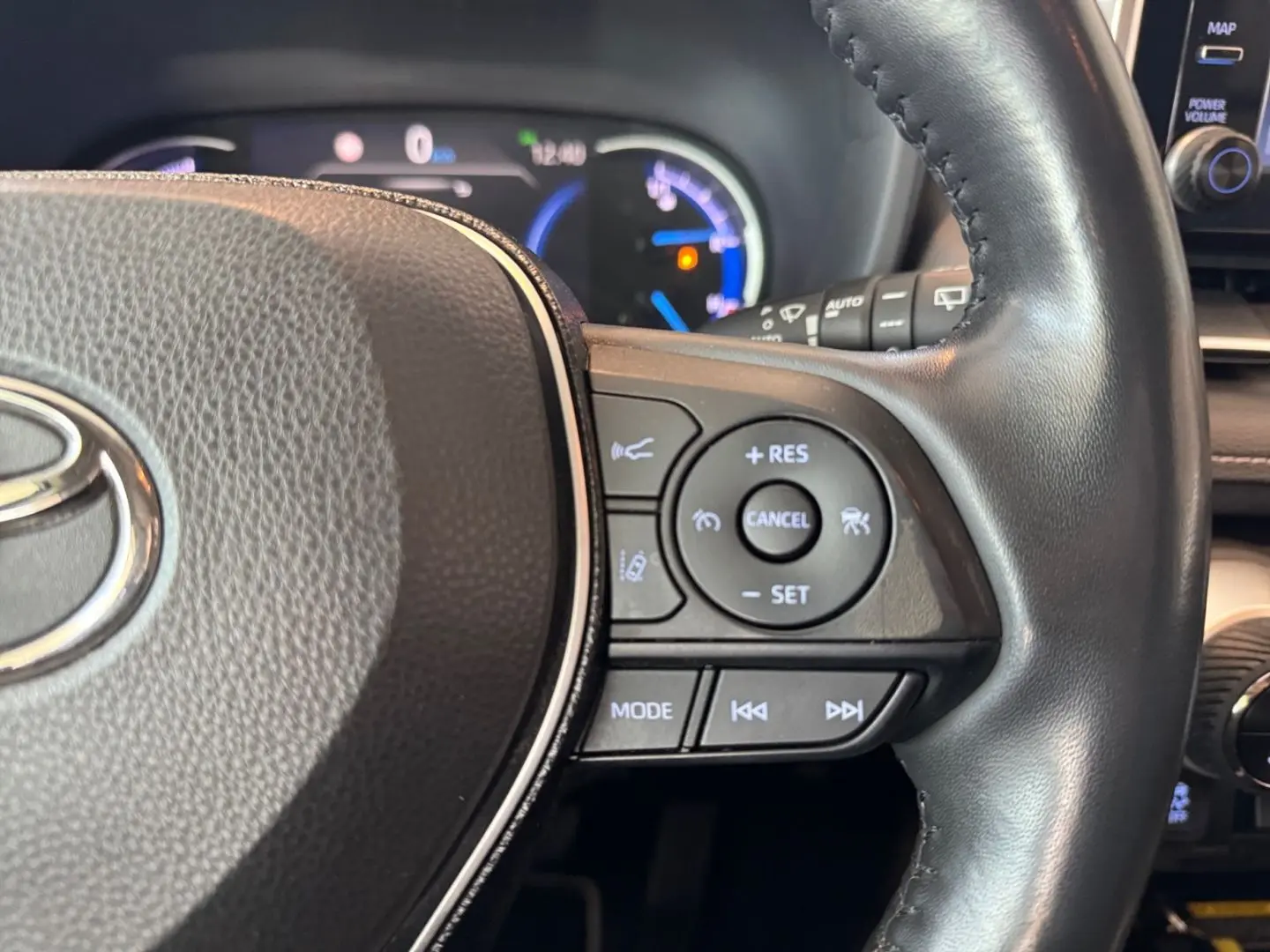 RAV 4 2.5 4x2 Hybrid Team D  AHK el Heck ACC CAM