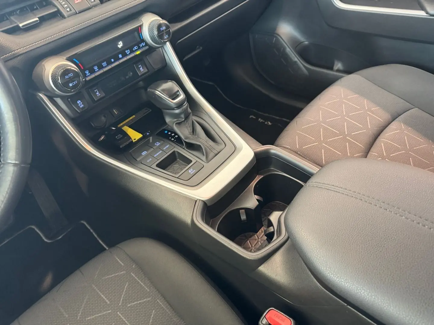 RAV 4 2.5 4x2 Hybrid Team D  AHK el Heck ACC CAM