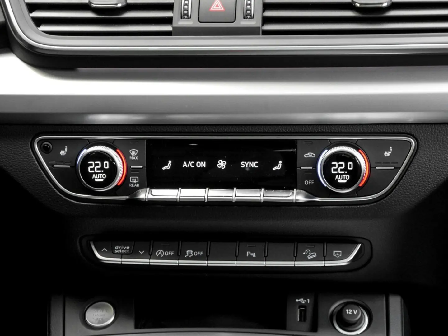 Q5 50 quattro S LINE BLACKPAK PANO CAM ACC LM19