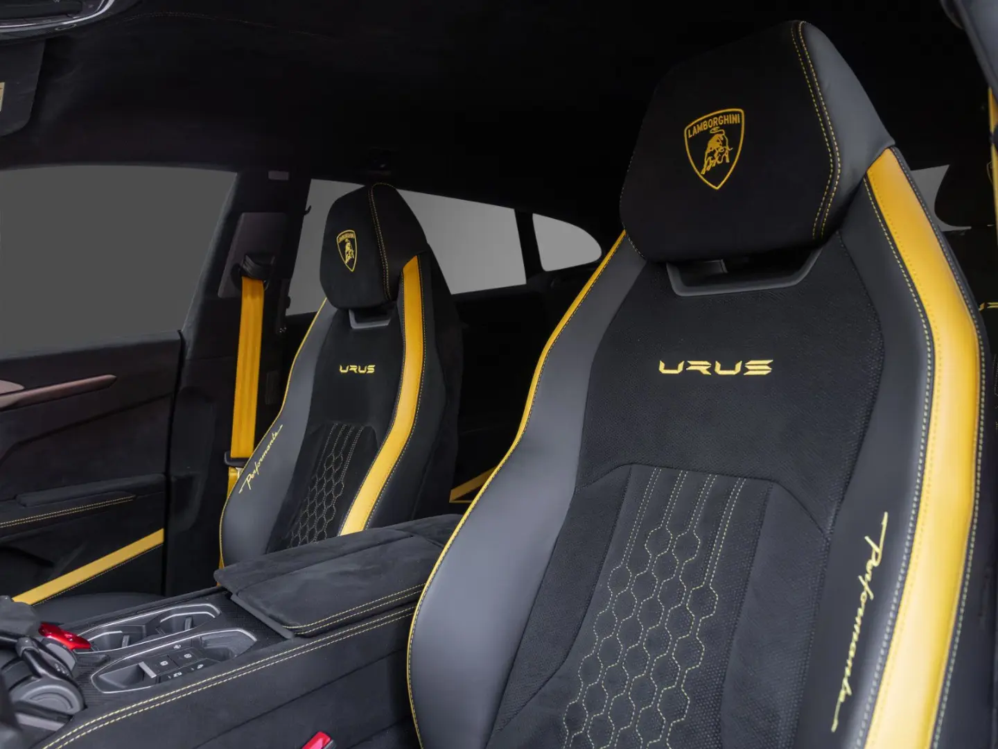 Urus Performante Full Carbon PPF Akrapovic 23