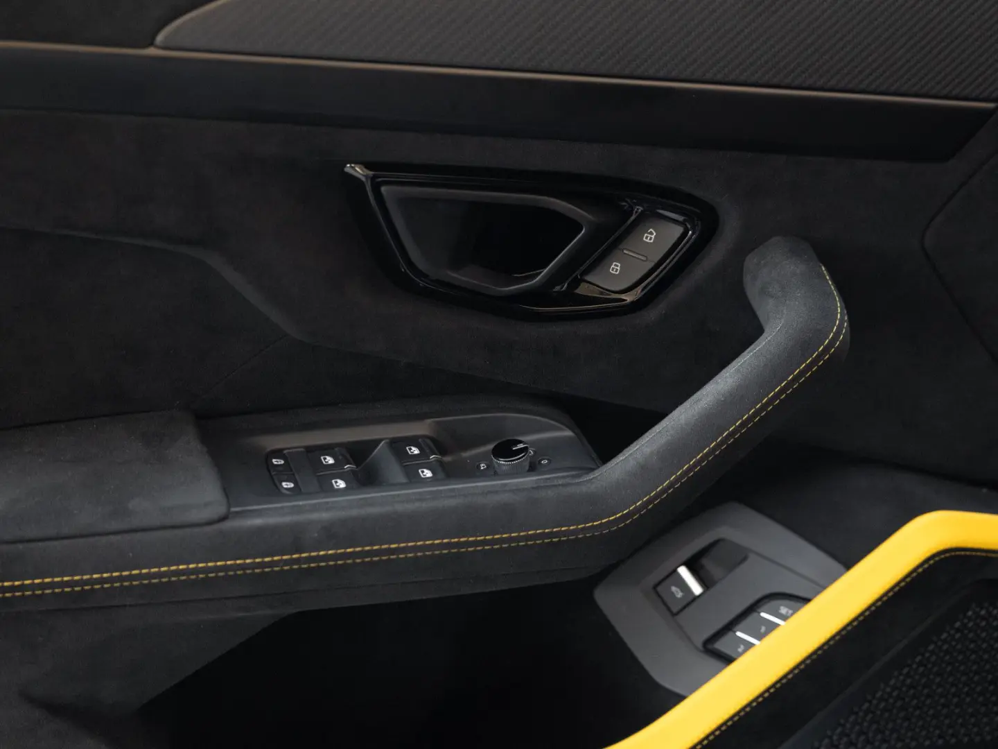 Urus Performante Full Carbon PPF Akrapovic 23