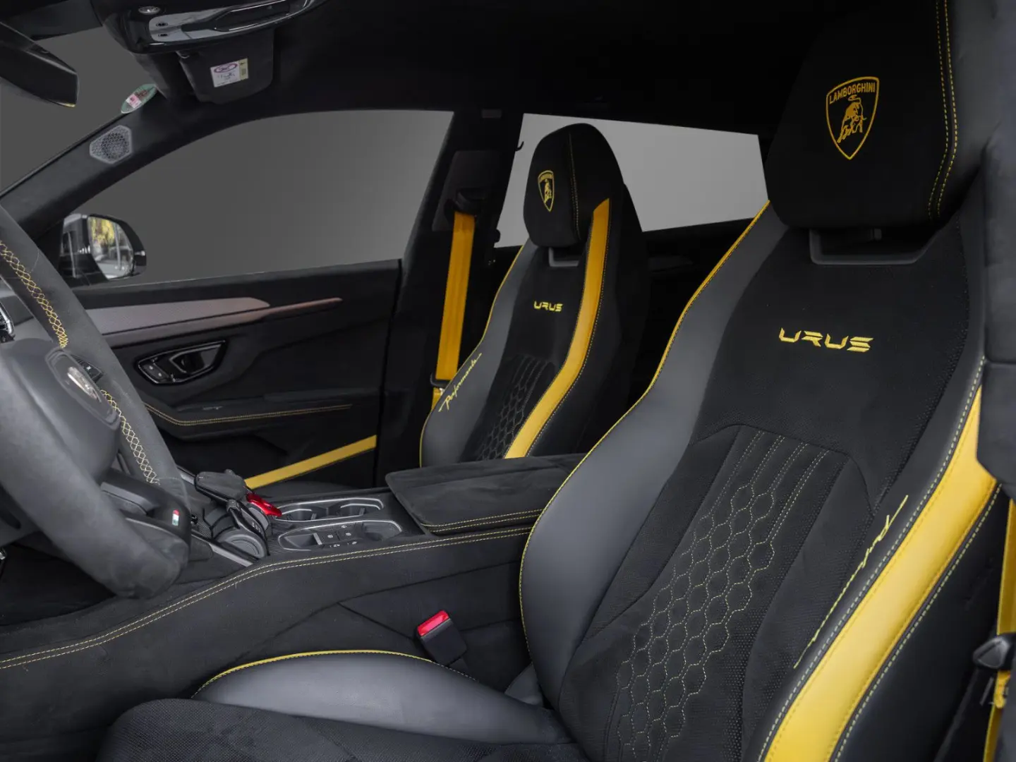 Urus Performante Full Carbon PPF Akrapovic 23