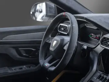 Urus Performante Full Carbon PPF Akrapovic 23