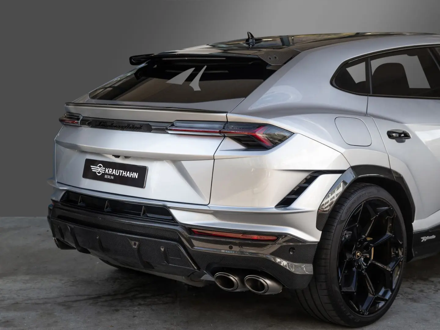 Urus Performante Full Carbon PPF Akrapovic 23