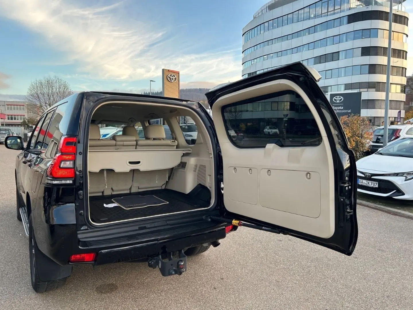 Land Cruiser 2.8 D-4D EXECUTIVE GELÄNDE beige