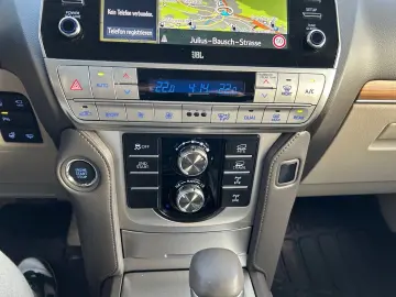 Land Cruiser 2.8 D-4D EXECUTIVE GELÄNDE beige