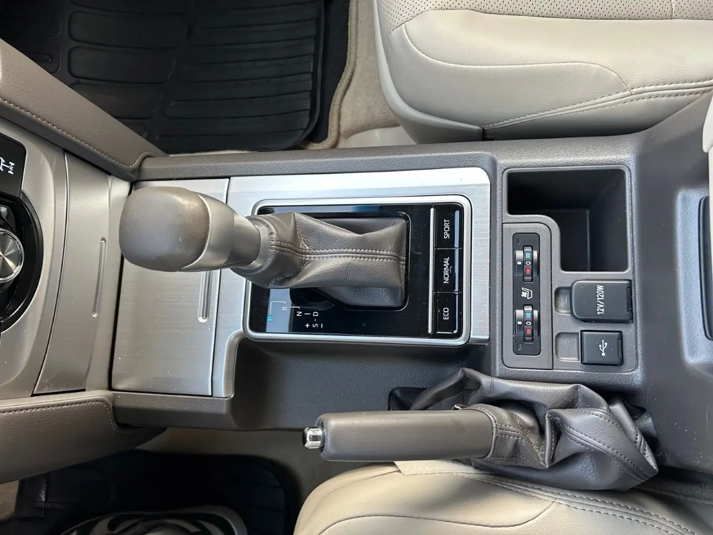 Land Cruiser 2.8 D-4D EXECUTIVE GELÄNDE beige