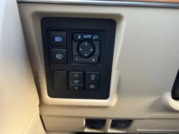 Land Cruiser 2.8 D-4D EXECUTIVE GELÄNDE beige