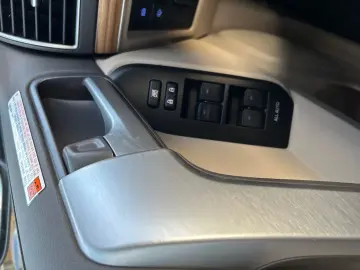 Land Cruiser 2.8 D-4D EXECUTIVE GELÄNDE beige