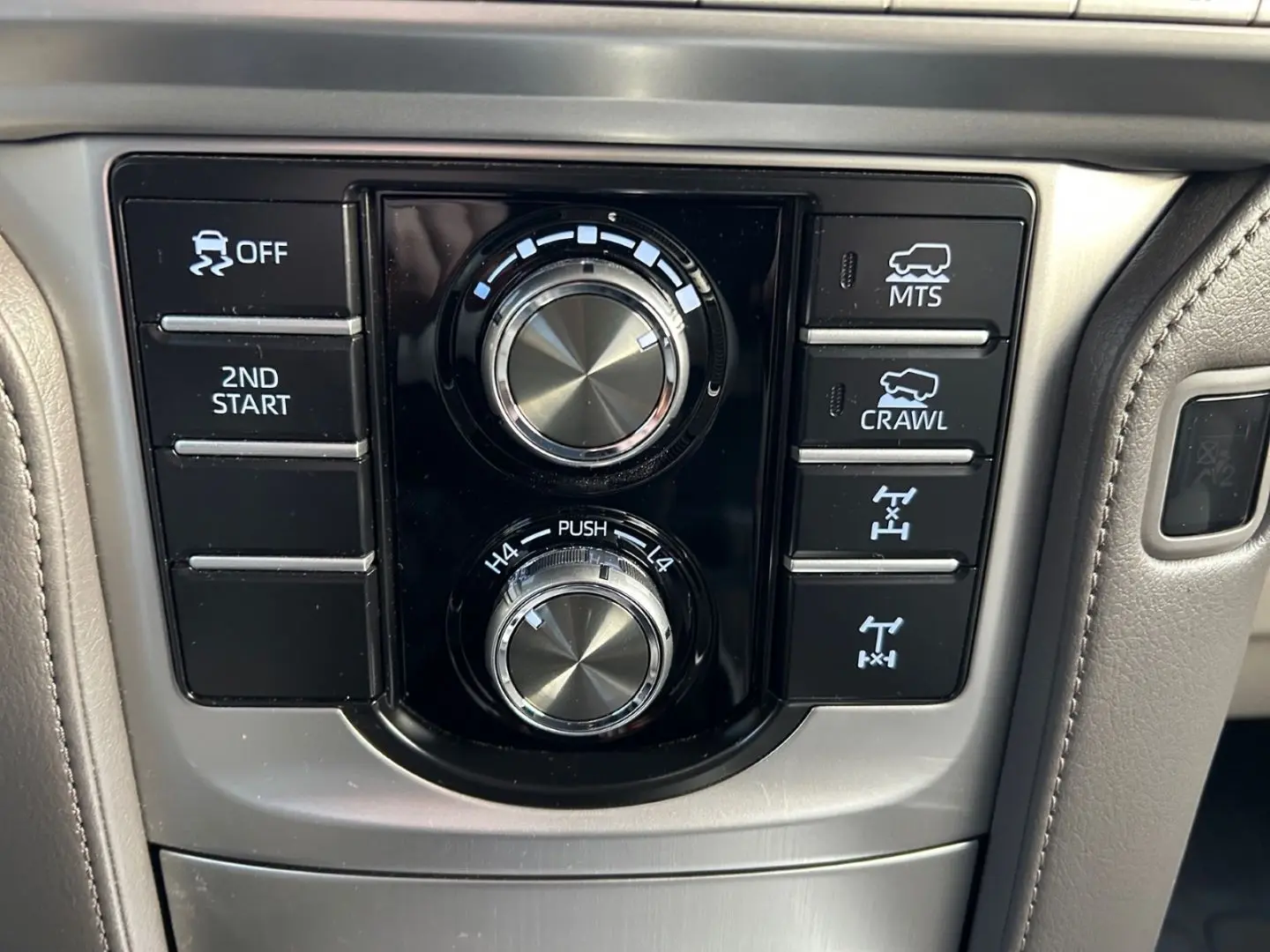 Land Cruiser 2.8 D-4D EXECUTIVE GELÄNDE beige