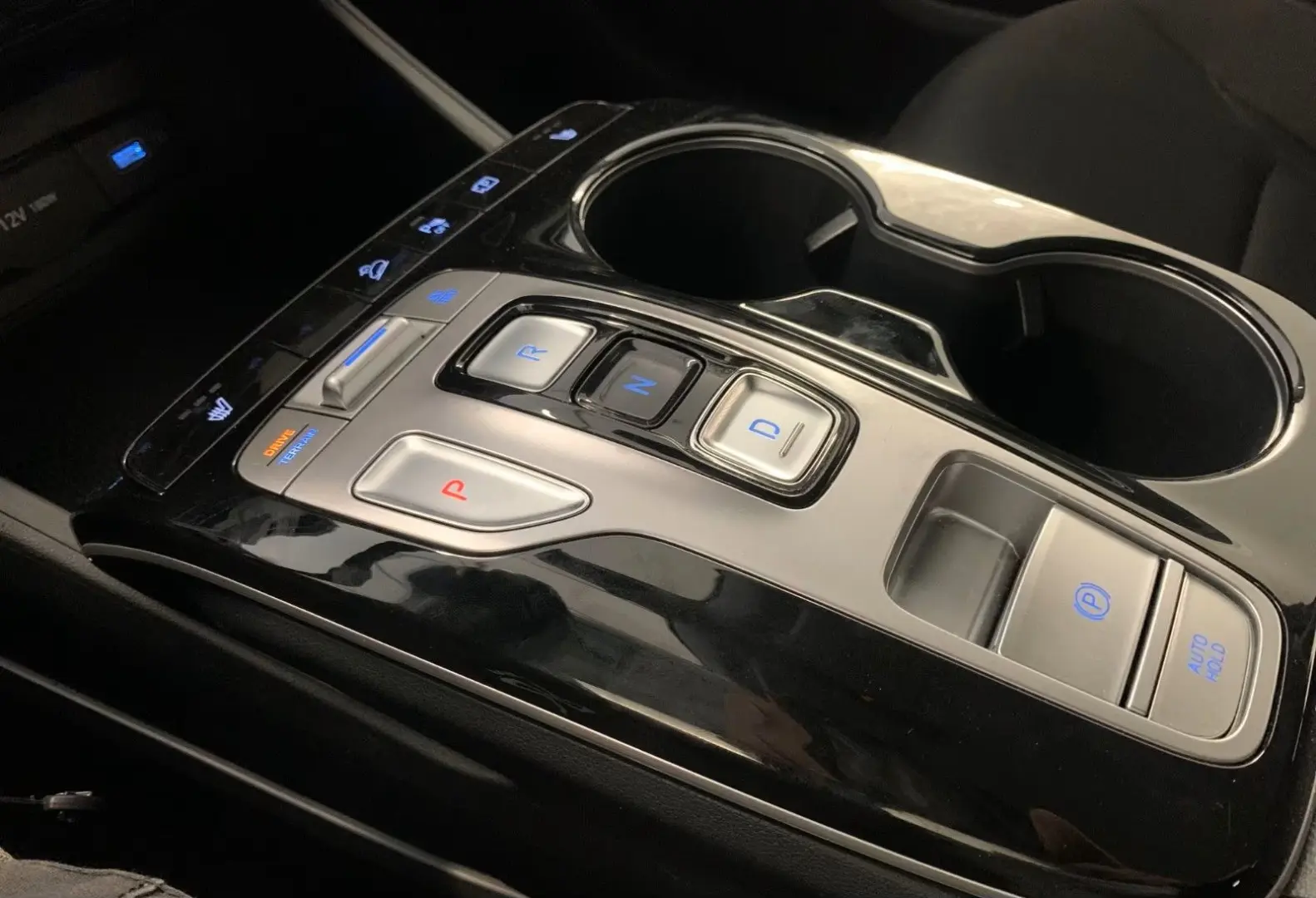 Tucson Hybrid 4WD NAVI LED 19  KAMERA DAB