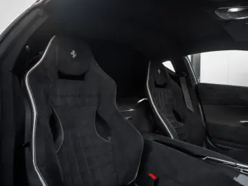 812 Competizione - Nero Daytona - Atelier