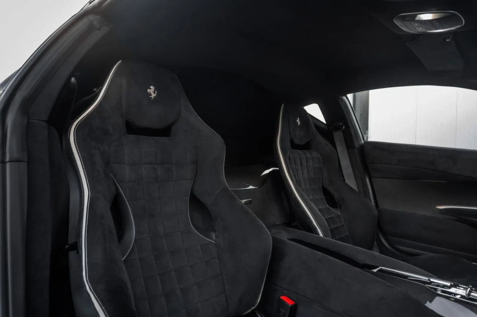 812 Competizione - Nero Daytona - Atelier