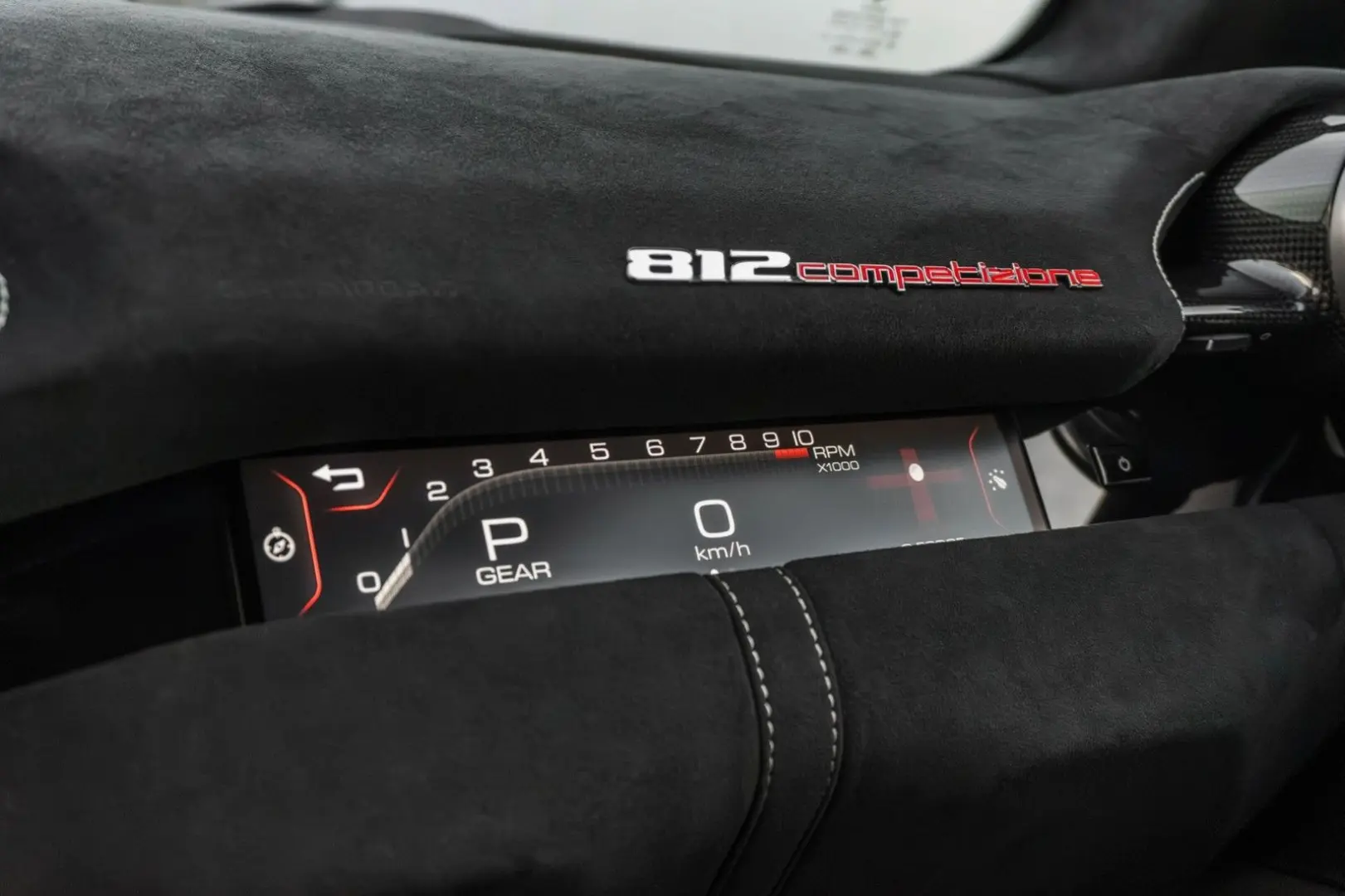 812 Competizione - Nero Daytona - Atelier