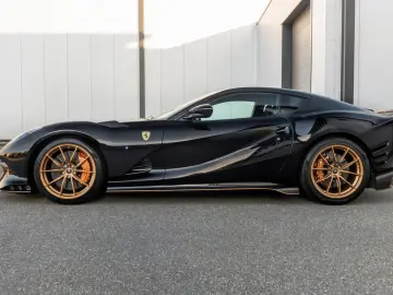 812 Competizione - Nero Daytona - Atelier